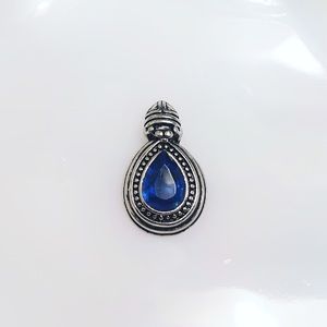 💍5/$15vintage style blue “gem” stone pendant